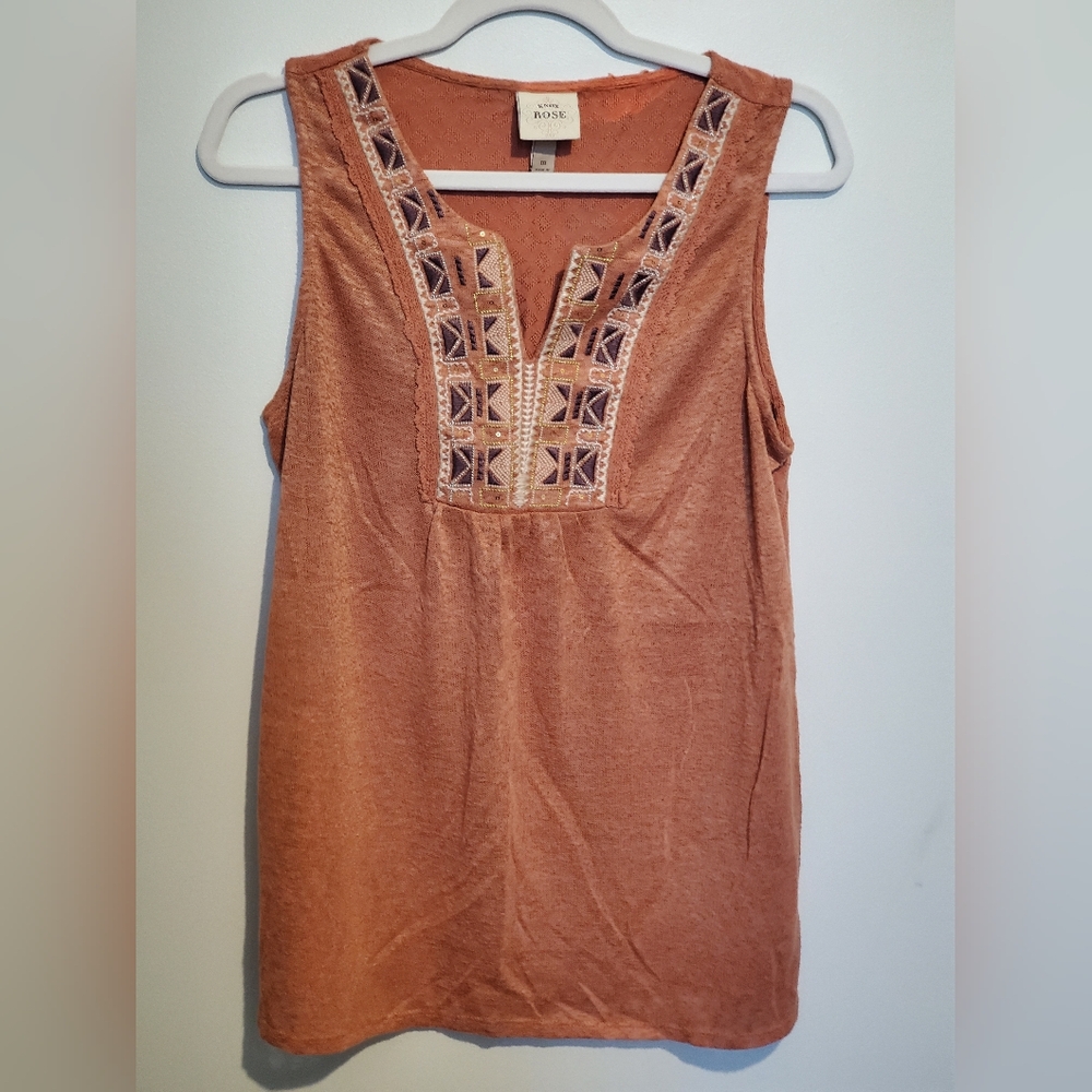 Nice Top size M knit orange-brown. Lose tank top